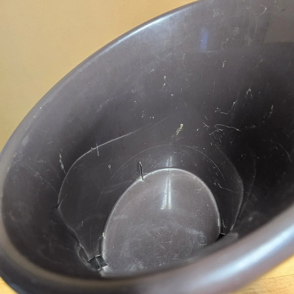 Rubbermaid oval wastebasket